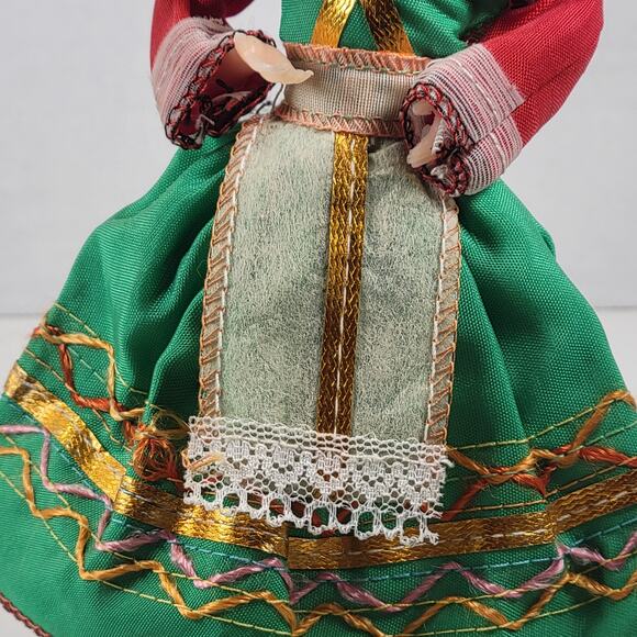 Folk Doll with Green Outfit and Veil - Handcrafted Vintage 7" Traditional Outfit - Picture 9 of 12